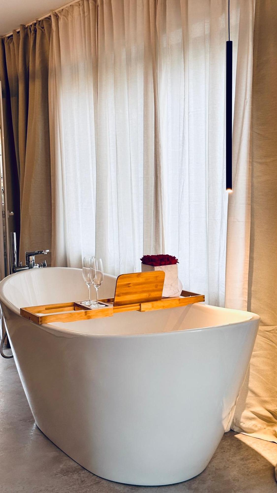 Leonardo Wuerzburg I Freistehende Badwanne 아파트 외부 사진